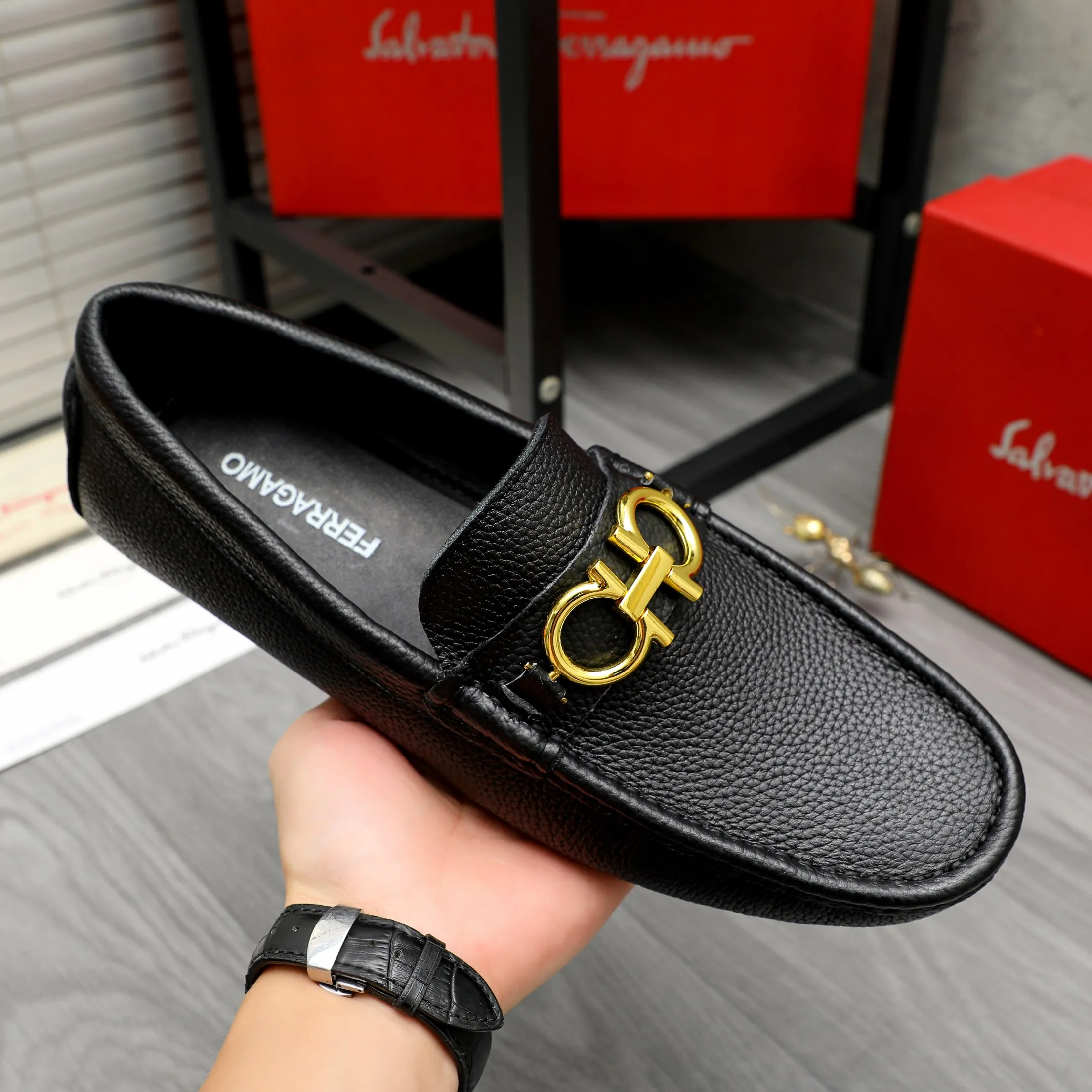 Men's shoes 💰420 Product trademark: Ferragamo "Ferragamo" business casual slip-on shoes Regular size: 38-46 (45.46 custom-made and non-returnable) Product materials: Selected small pebbled cowhide upper, sheepskin lining, original rubber outsole